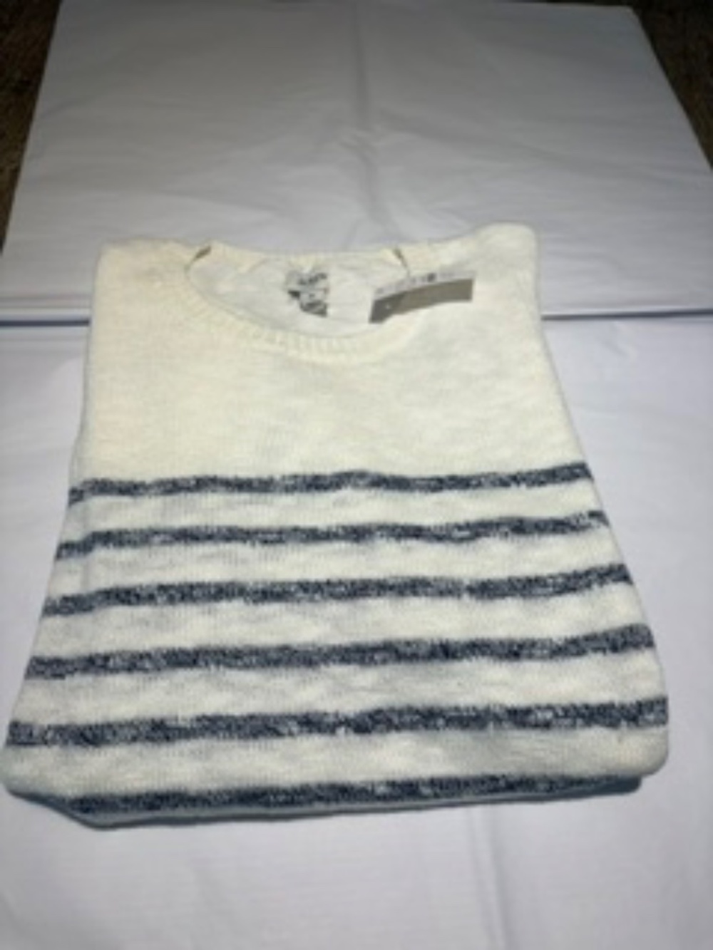 J. CREW Beach Sweater, Size M - Picture 4 of 8